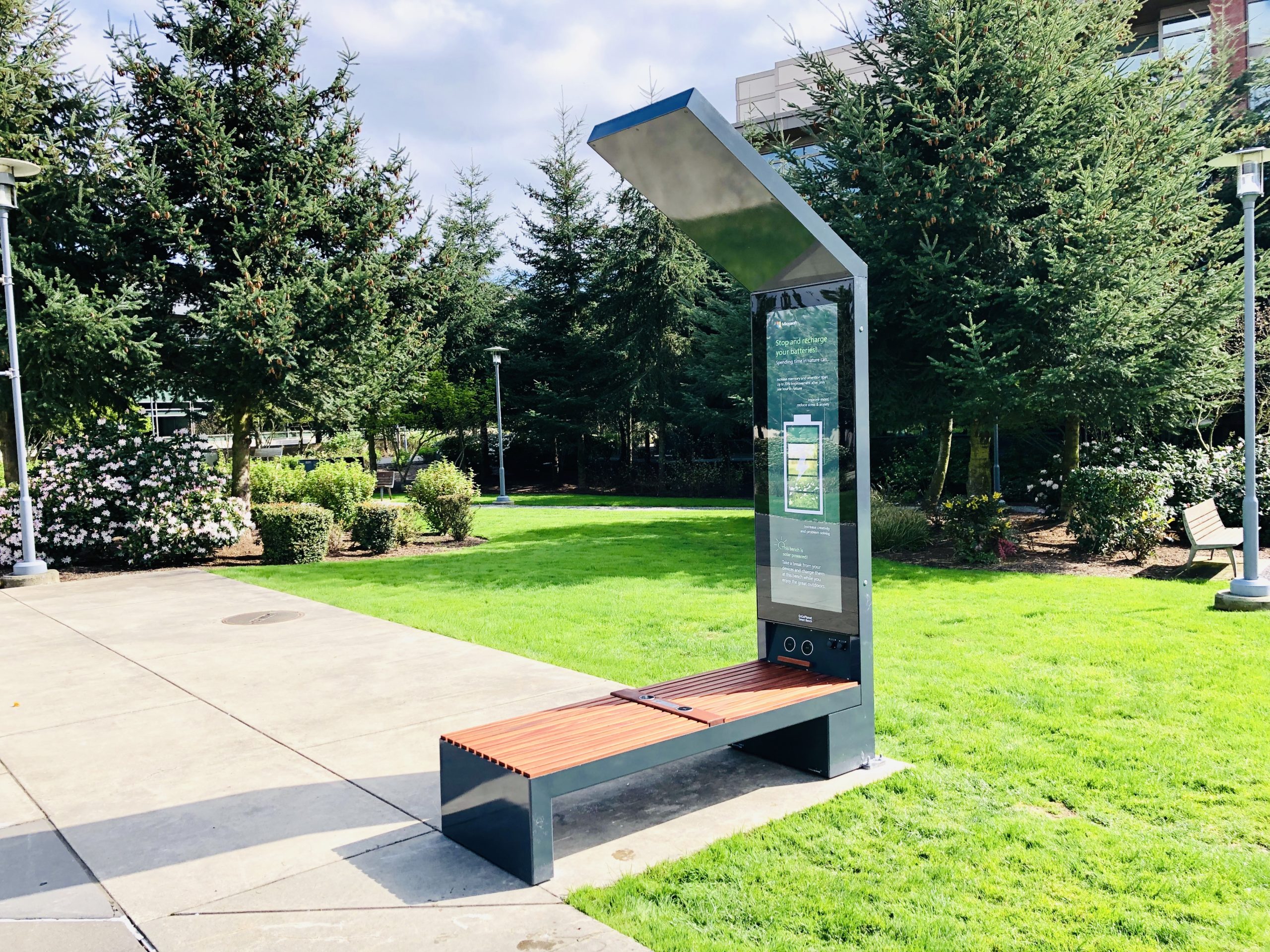 Smart solar-powered bench - Victron Energy