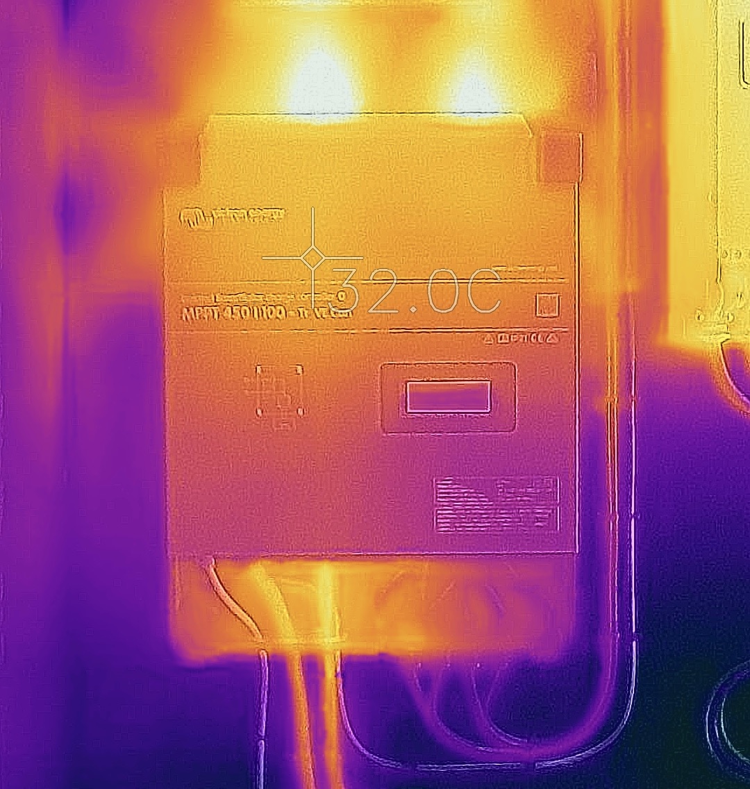 Wärmebild der MPPT RS Wärmezonen für Abstand erforderlich.